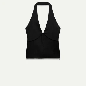 Svart halterneck topp - Snygg svart halterneck topp med djup urringning och öppen rygg. Perfekt för en stilren och elegant look.