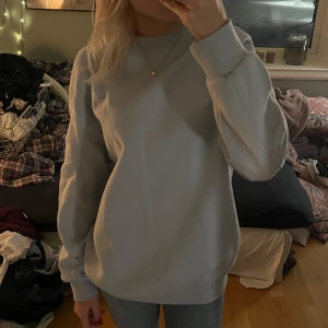 Ljusblå sweatshirt - Fin ljusblå sweatshirt från bershka