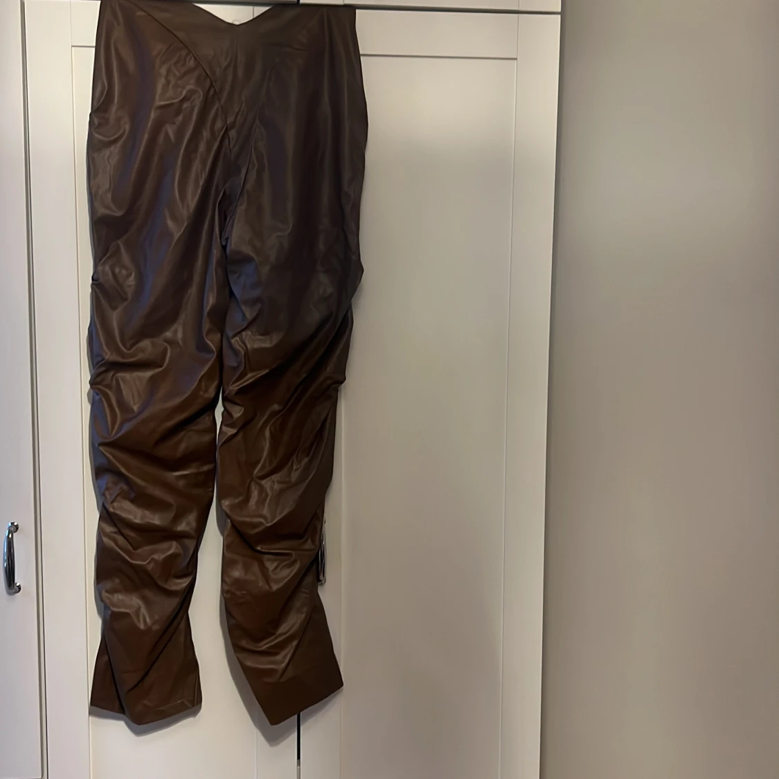 Bruna skinnbyxor - 90