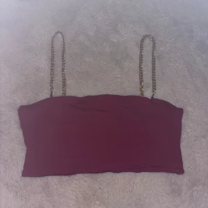 Tub topp - Blev konstigt ljus men den e vinröd (se sista bilden)! Från SHEIN eller new Yorker.? Kedje banden är avtagbara. 
