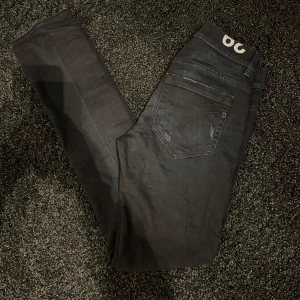 Dondup George  - Otroligt snygga dondup George jeans. Använda få gånger, skick 9/10