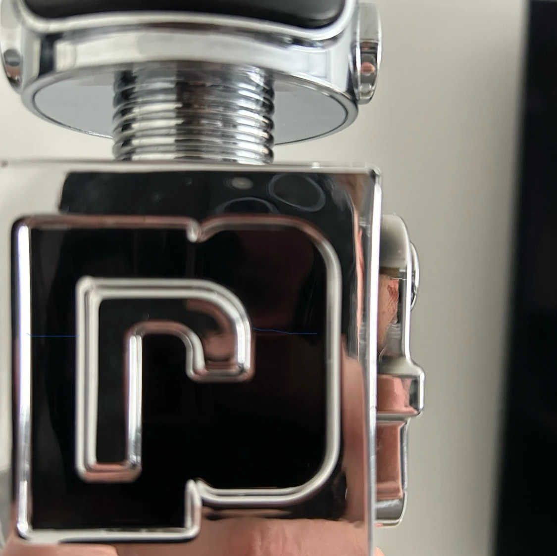 Robotformad parfymflaska - 3