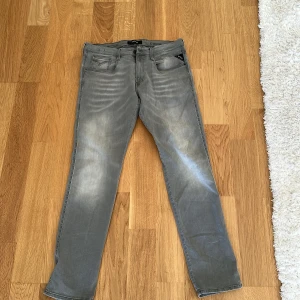 Replay jeans - Replay Anbass. Hyperflex, storlek W34 L32. Byxorna är i fint skick. 