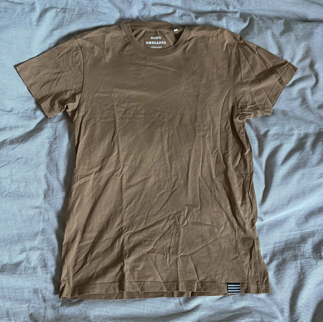 Brun t-shirt från Mads Nørgaard