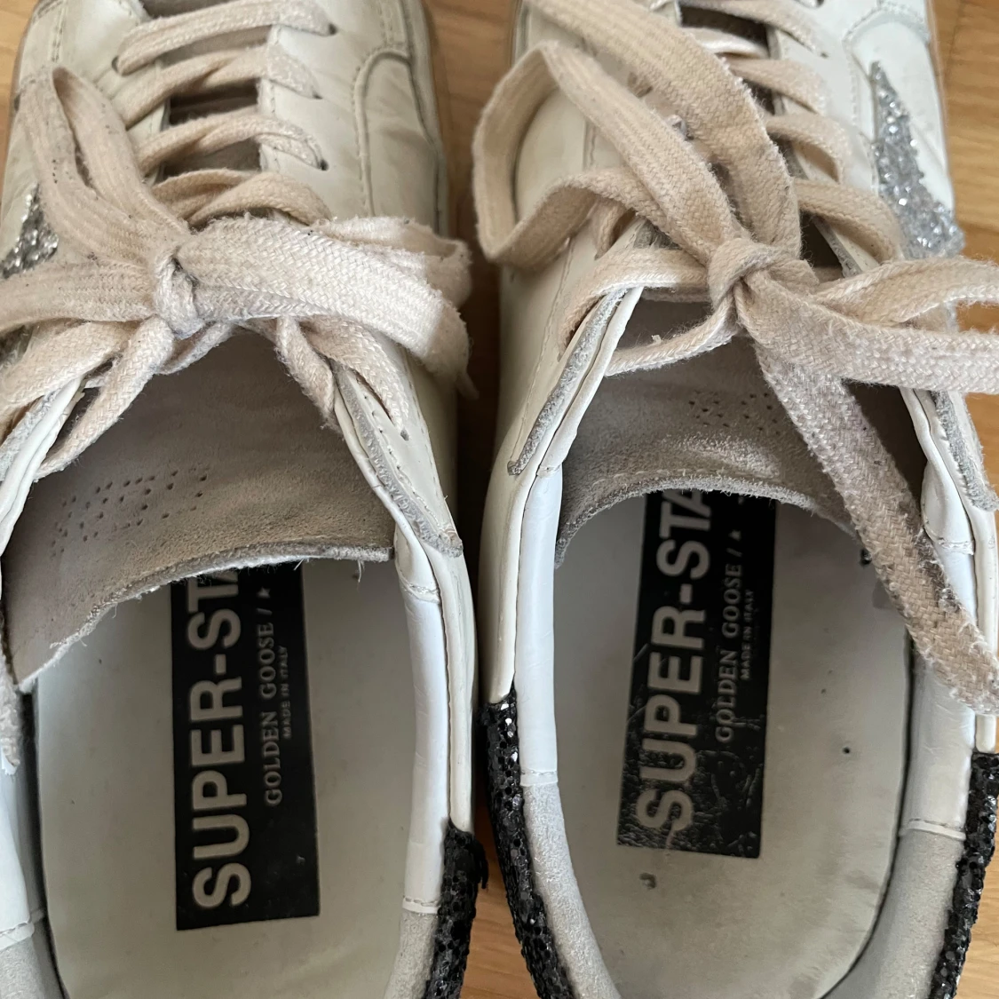 Vita sneakers med glittrig stjärndetalj - 4