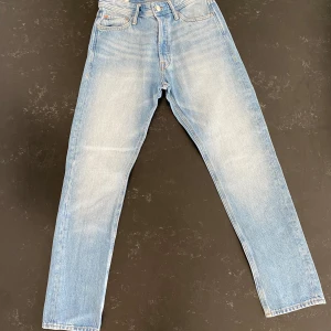 Jack and Jones Jeans - Mycket bra skick 9/10. Modellen loose chris. Snygg färg nu till våren.