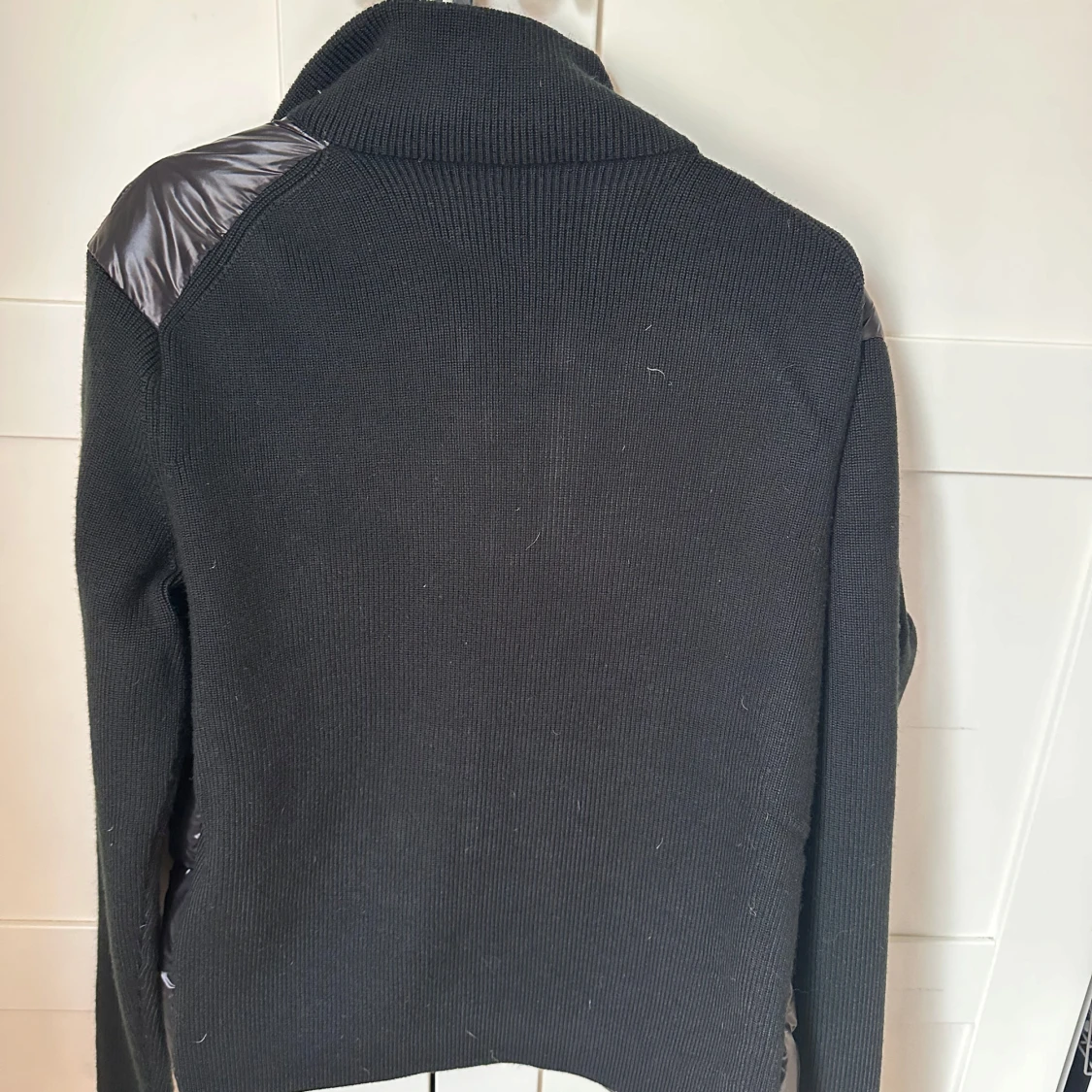 Svart pufferjacka från Moncler - 1