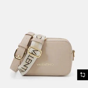 Beige axelväska från Valentino - Valentino väska från Zalando ordinarie pris 1295kr. Nästan ny skick använd fåtal gånger bara.  Pris kan diskuteras.
