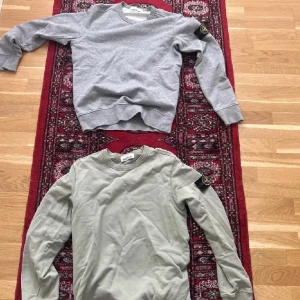  Stone Island - Säljer min oliv gröna stone island tröja  (Inte gråa)  Hyfsat skick därav priset men mkt kvar å ge Lite defekt på armbågen de bild. Såklart äkta