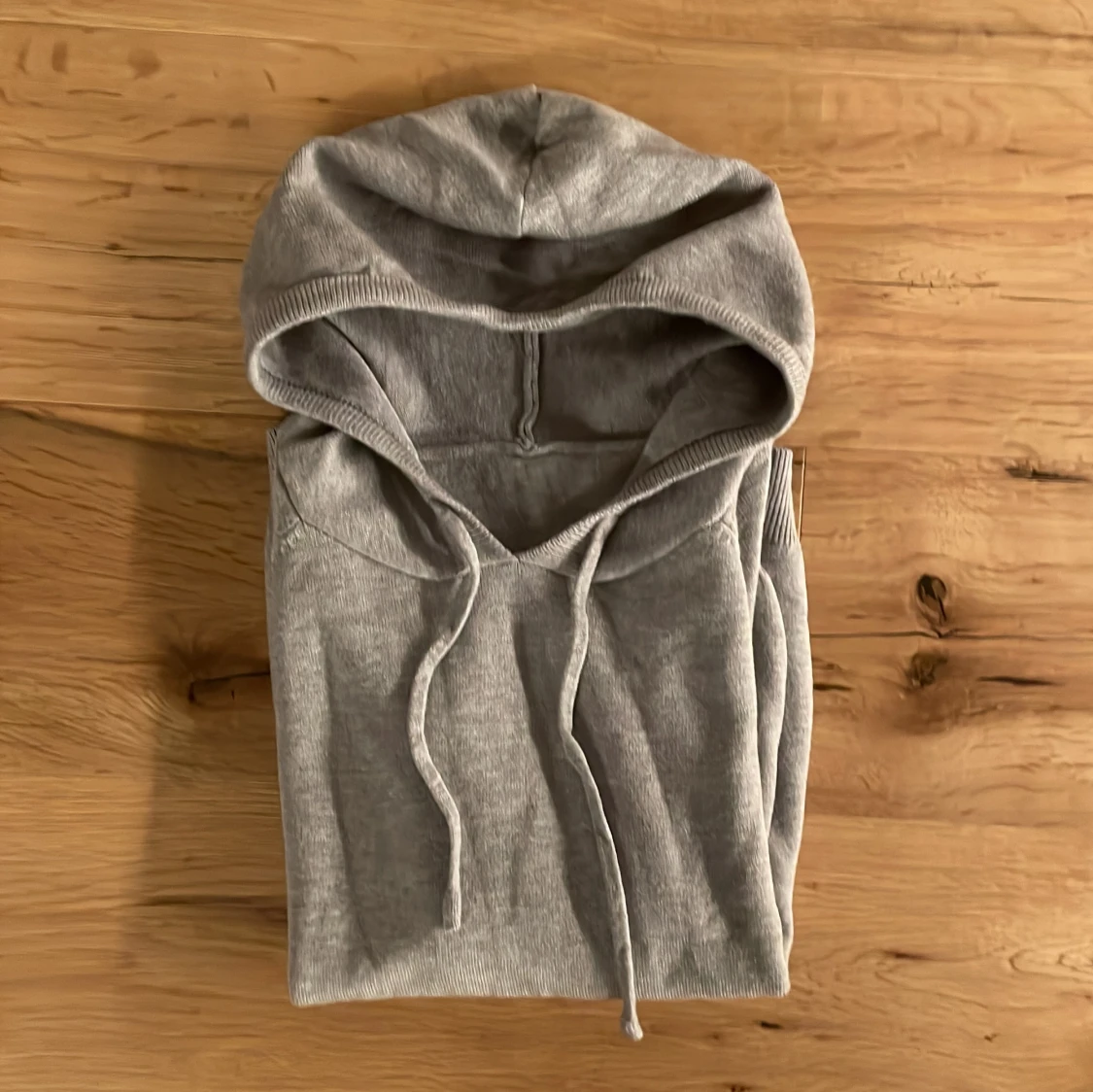 Grå hoodie - 1