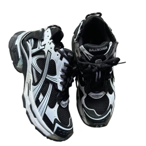 Balenciaga Runners - Knappt använda, kvitto finns