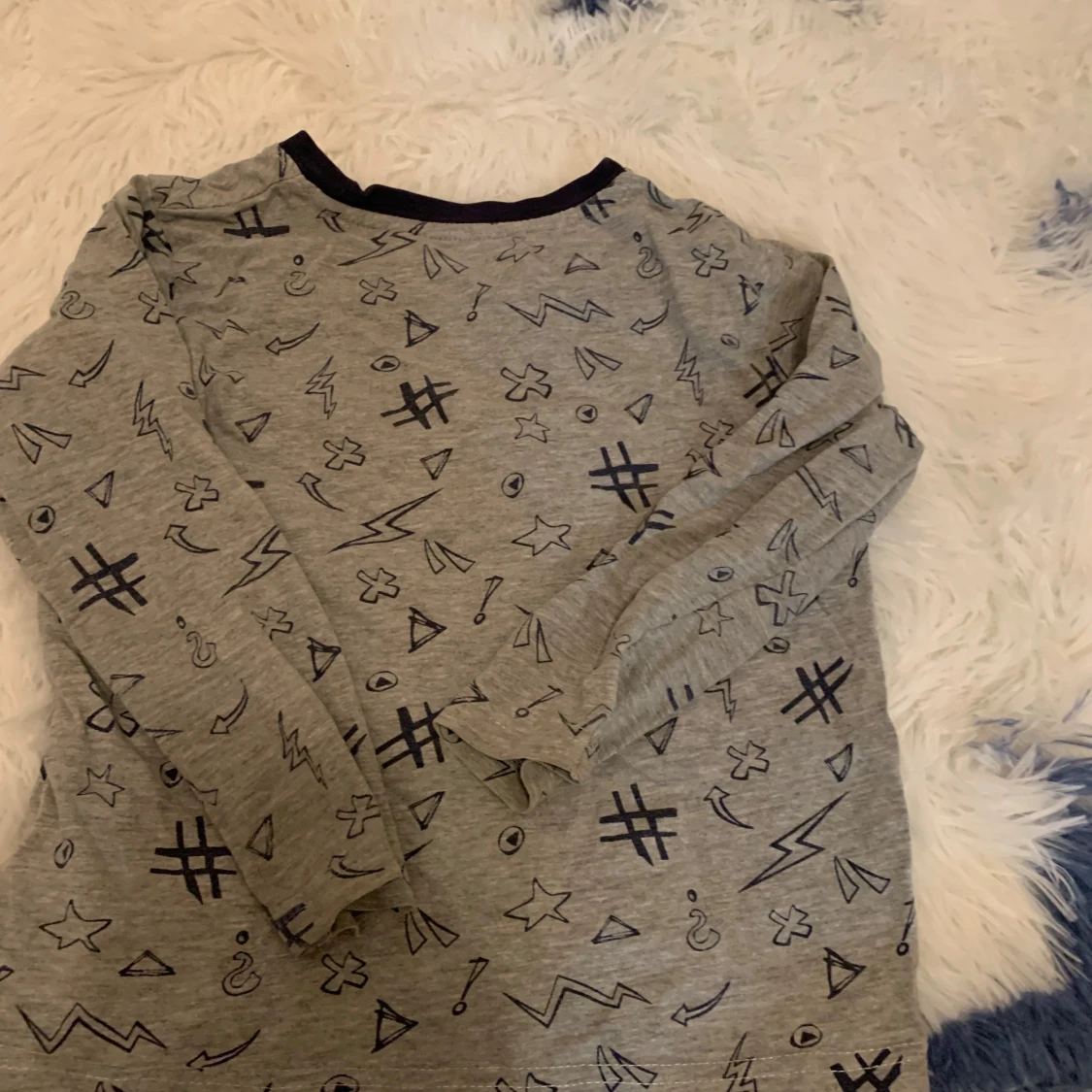 Grå långärmad tröja med mönster från Lupilu - 1