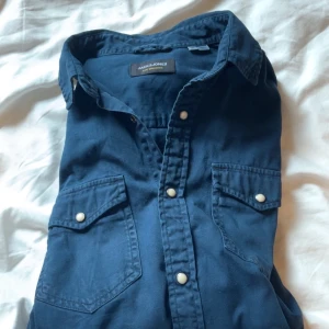 Jack and Jones Overshirt  - Säljer nu denna snygga overshirten från Jack and Jones 🌟 Höv av er vid frågor eller funderingar 🤩