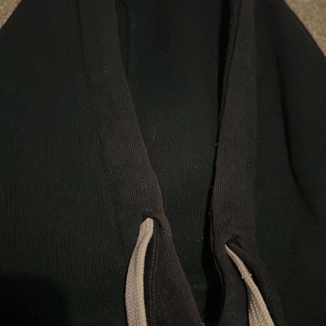 En snygg mörkblå hoodie, Norrland, SQRTB company - 4