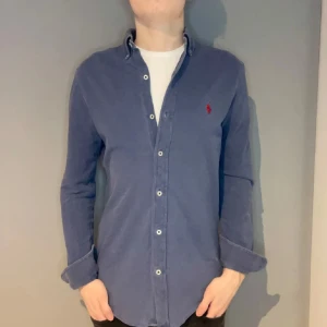 Polo Ralph lauren skjorta  - Riktigt fet Ralph lauren skjorta i storlek S. Skick 9/10. Tar byten!!!