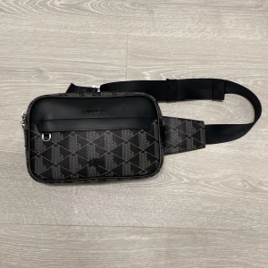 Lacoste väska  - Jätte bra skick 