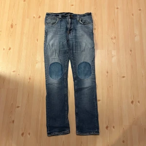 Nudie Jeans - Ett par riktigt snygga nudie jeans med en cool design! | bara att höra av sig vid frågor/funderingar!