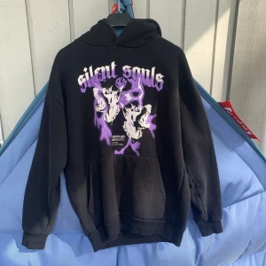 Silent Souls hoodie - Strl XS men passar även S o M Sänker pris vid snabb affär