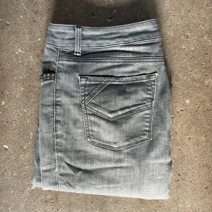 Zadig Voltaire Jeans  - Zadig Voltaire Jeans | säljer dessa sjukt snygga jeans ( lite stora på mig ) - storlek W33 - skick 8/10 - nypris 3000. 