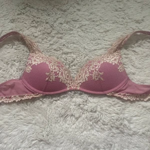 Slutsålda rosa Intimissimi bh💕 - Kontakta mig om ni behöver mer information🤗🤗