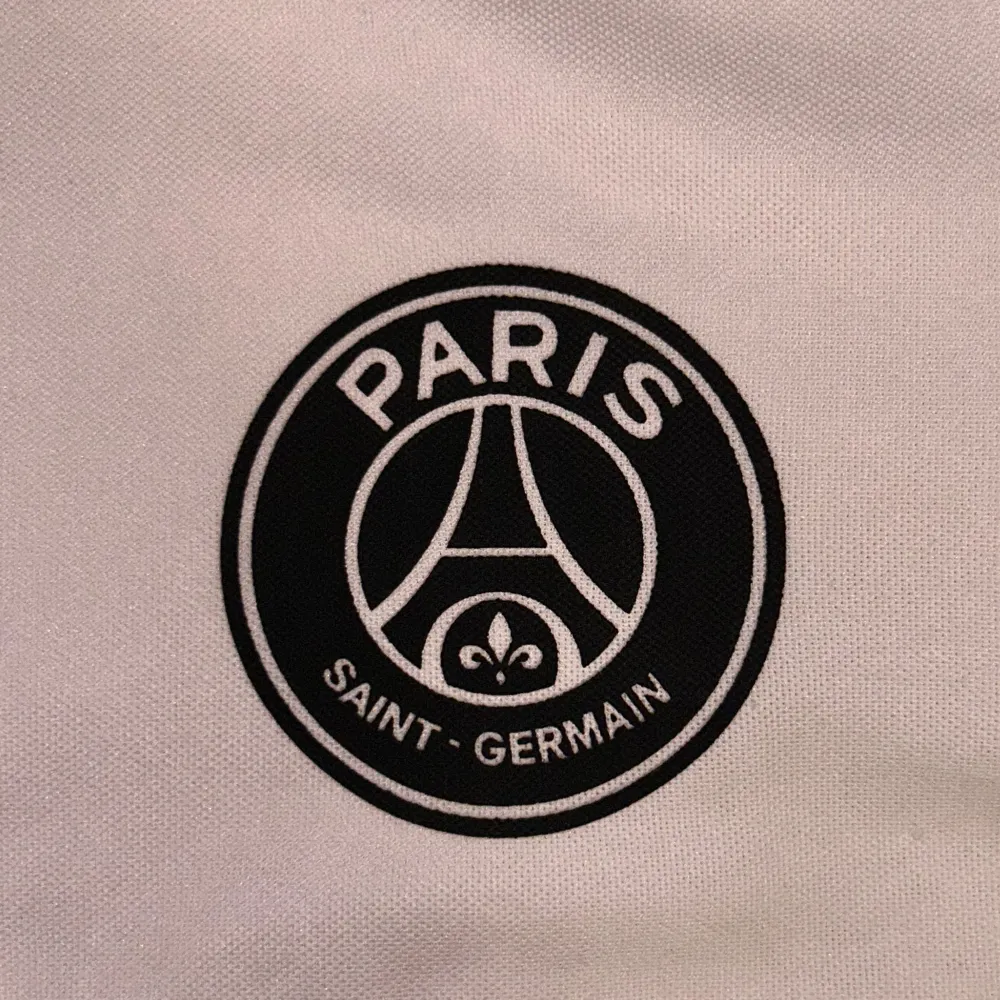 PSG x BALMAIN PARIS  dm för byte, ingen köp 10/10 skick passar som S. T-shirts.