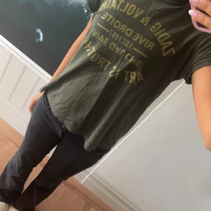 Zadig & Voltaire T-shirt  - Säljer denna fina Zadig & Voltaire T-shirt 💚