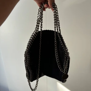 Stella McCartney liknande väska  - Super fin väska som är lik Stella McCartney, aldrig använd så är som ny, priset gå att diskutera😊