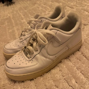 Air Forces - Vita forces. Storlek40