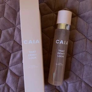 Caia settingspray  - Helt oöppnad ”That dewy look” caia settingspray flaska och original förpackningen finns kvar😮‍💨✨