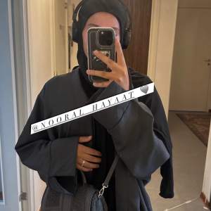 Säljer open abayas i flera färger 🥰