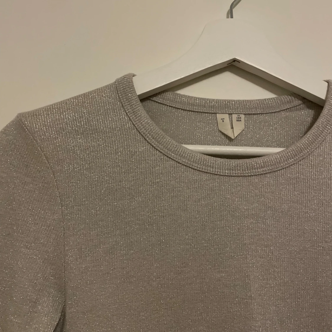 Glittrig tröja - 92