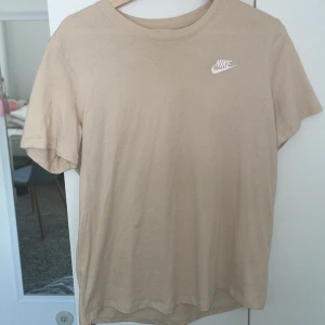 Nike  - Den är nästan oanvänd och har bara använt den 2 gånger 