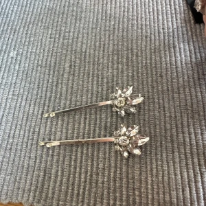 Hårnålar - Använda vid ett tillfälle. Rengjorda så gott det går