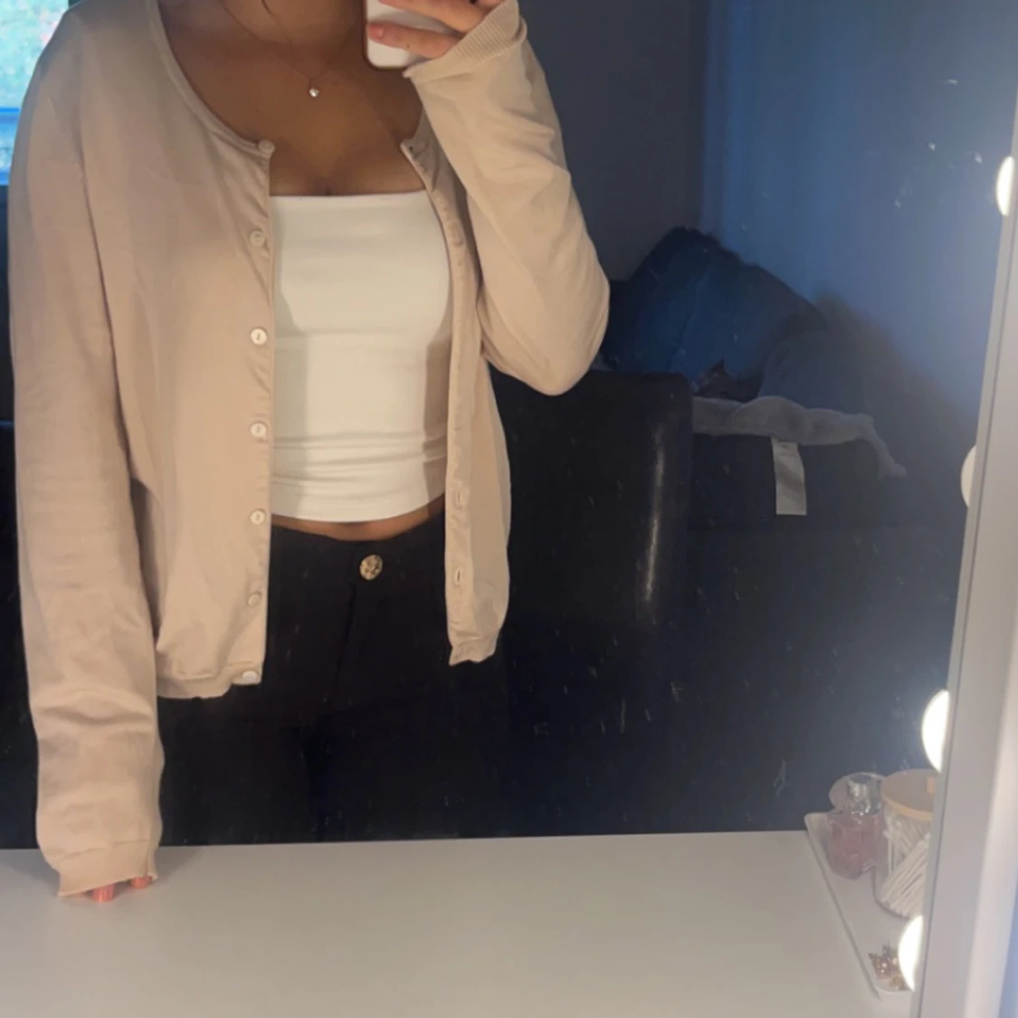 Beige kofta med knappar - 90