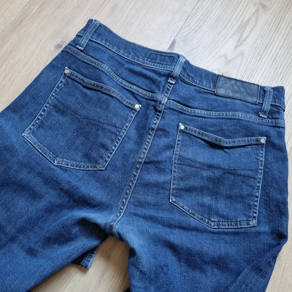 Ett par feta stiger jinz, modell Iggy riktigt bra passform, slim fit. Vid frågor är det bara att skicka iväg ett meddelande. Jeansen sitter som 30/32. MÖTS GÄRNA UPP I STHLM!. Jeans & Byxor.