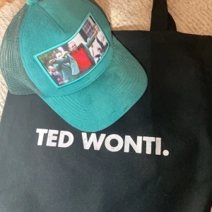 Ted wonti keps (grön) [BILLIG] - Säljer en grön Ted wonti keps för billigt pris! Skick: 9/10 använd tre gånger. Det minsta jag tar för är 379kr 
