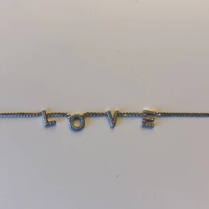 Halsband  - Bra skick använt 1 gång 