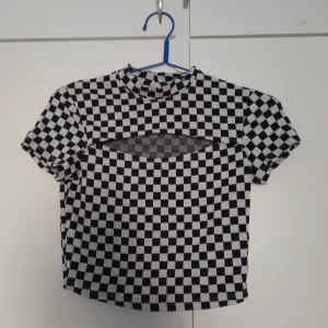 Tröja med lite sexighet - Funkar om man ska typ ha en kväll ute eller på krogen, har inte använt den