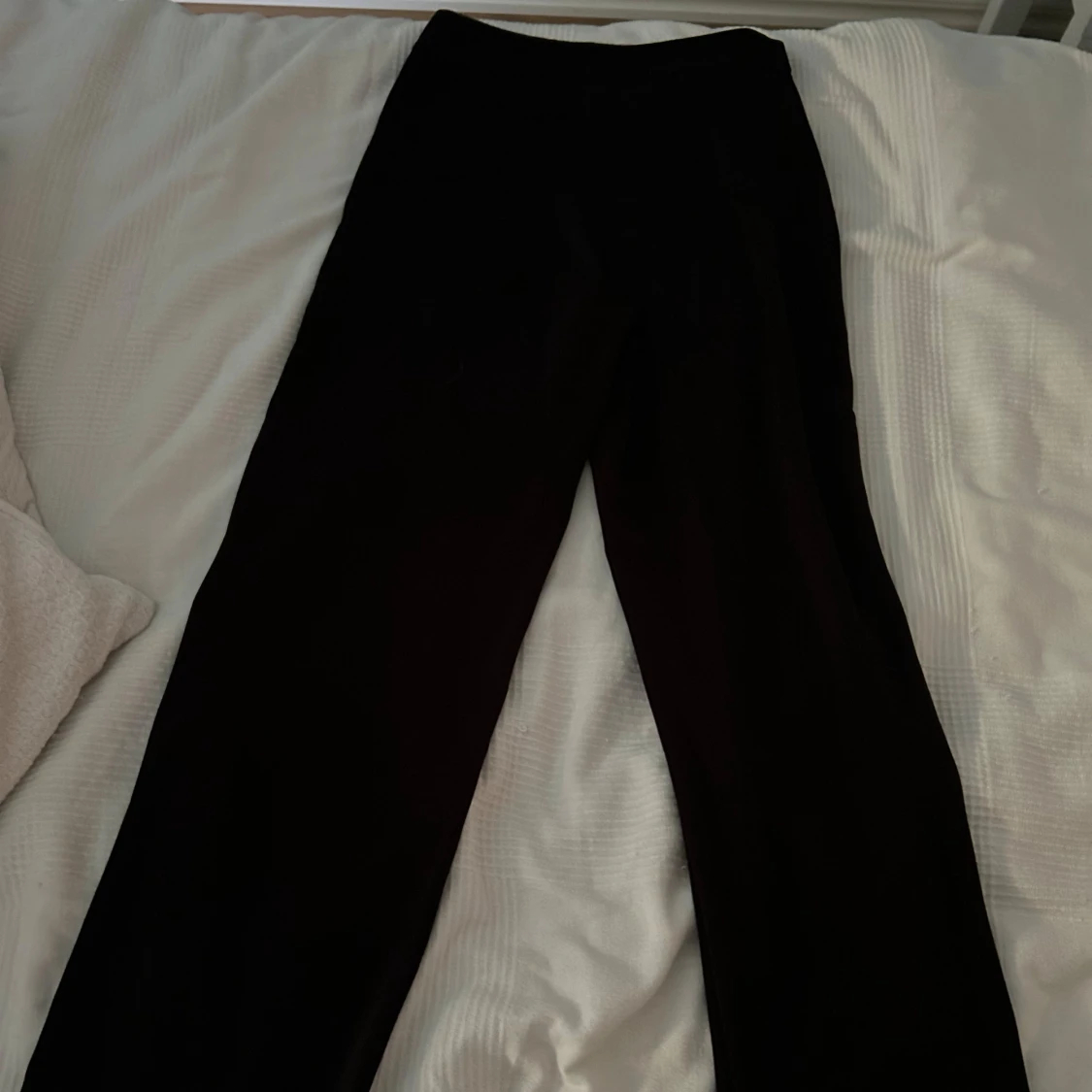 Svarta byxor från BikBok - 90