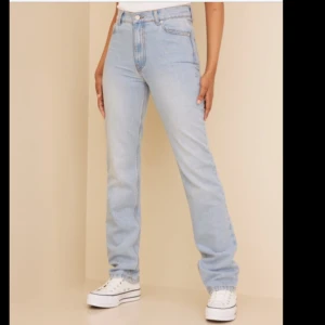 Midrise jeans - Helt nya och aldrig använda, säljer för att det inte är min stil🌸
