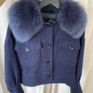 Meotine jacka - Jättefin päls Meotine kappa i en limiterad färg finns inte att köpa längre ❤️