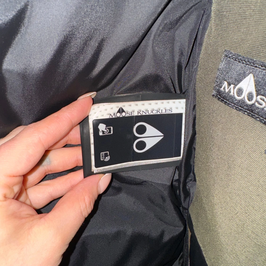 Olivgrön dunjacka från Moose Knuckles - 93