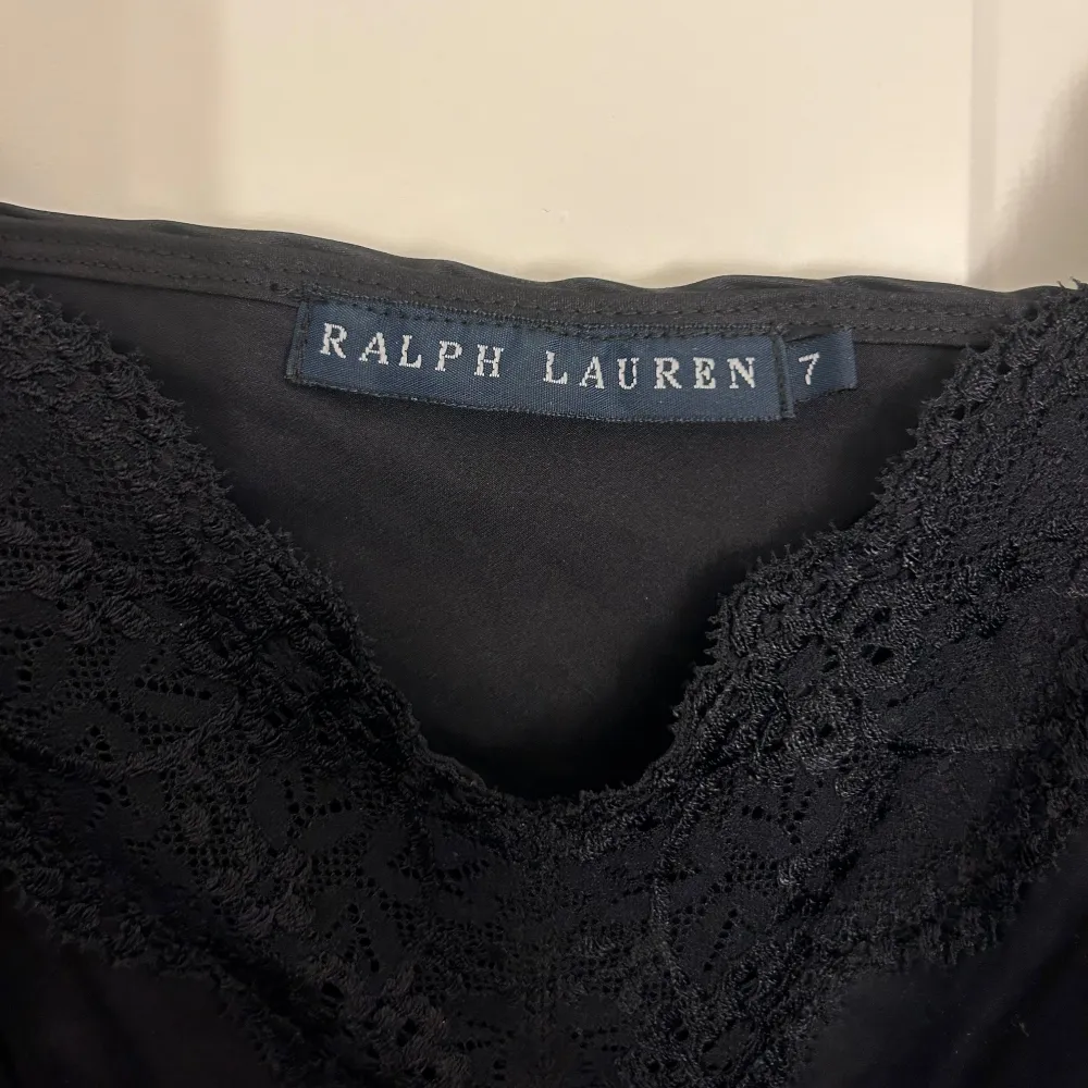 Såååå skönt och gulligt linne ifrån Ralph lauren som inte säljs längre, inga defekter!💕💕. Toppar.