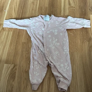 Pyjamas  - Rosa pyjamas i storlek 62 från H&M