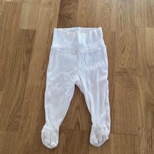 Rosa byxor - Söta små rosa byxor i storlek 56 från H&M