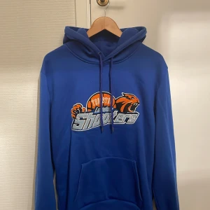 Trapstar hoodie  - Säljer en trapstar hoodie i storlek Large, den är i riktigt bra skick.