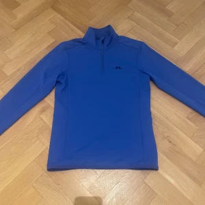 Blå tröja från J.Lindeberg - Tröja från J.Lindeberg, bra skick 