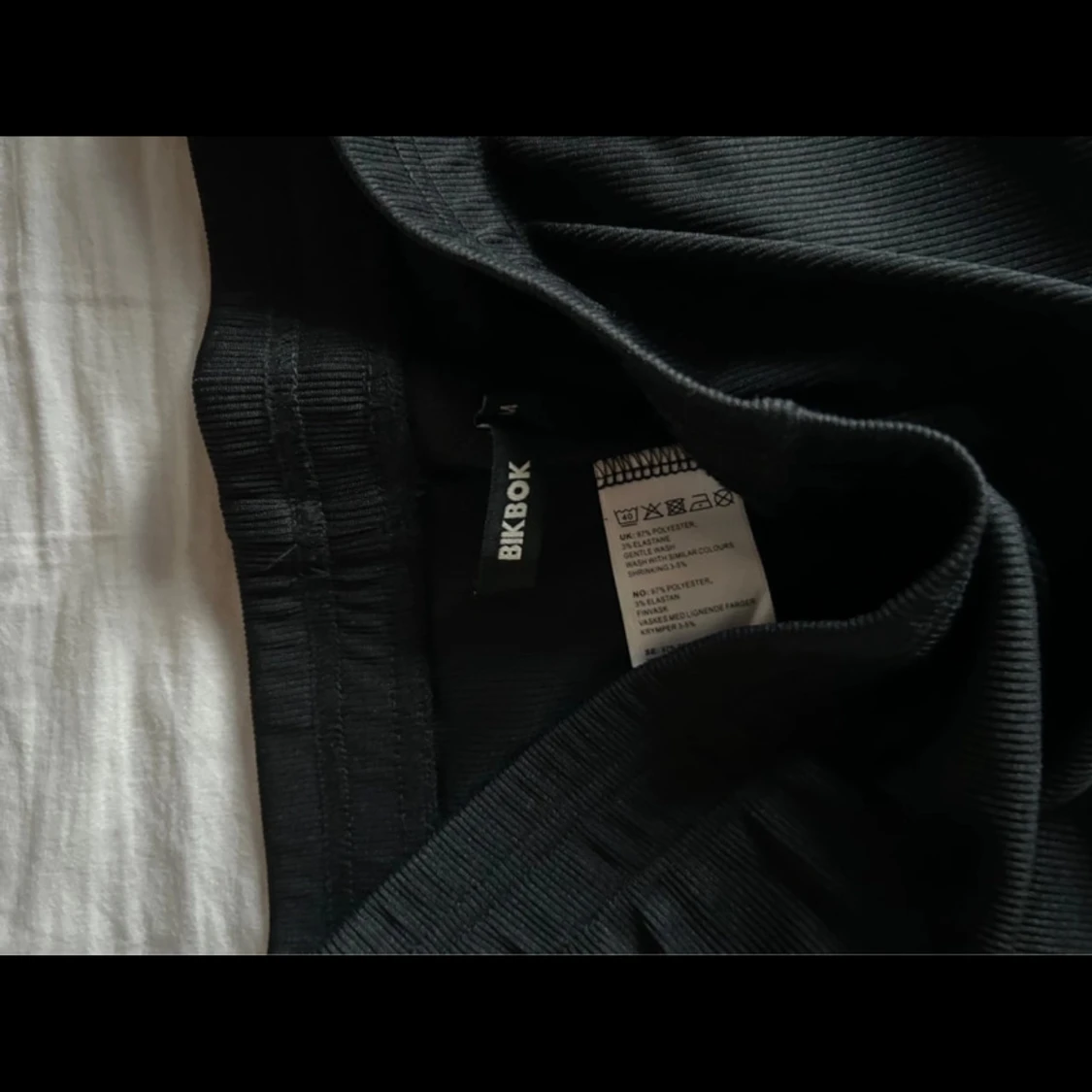 Svarta ribbade byxor från Bik Bok - 92