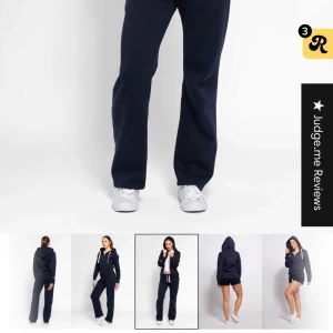 Mörkblå mjukisbyxor - Superbekväma mörkblå mjukisbyxor perfekta för en avslappnad dag. Lågmidjade och är i modellen long leg. Slut i lager på hemsidan och de här byxorna är helt nya med etiket ( inte ens testade)❤️. Har också en annan annons ute för den vanliga längden om du är intresserad 🫶