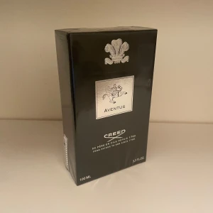 Crees Aventus  - Creed Aventus 100 ml, helt ny oöppnad. Nypris 3500kr vårat pris 1299kr. Vid mer information kontakta oss! ✅